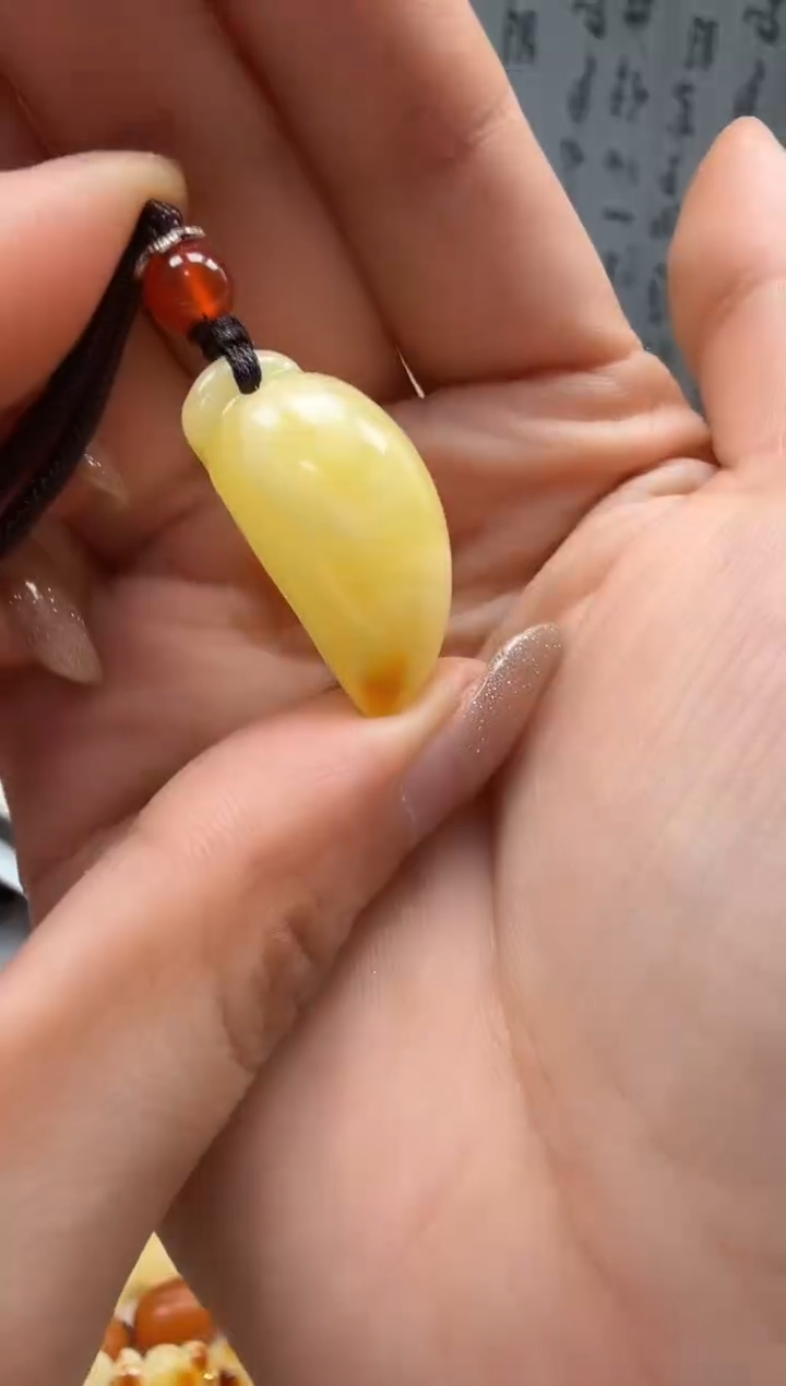 裸石琥珀未镶嵌如图