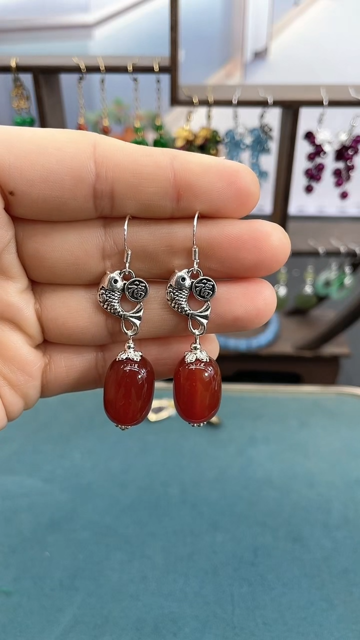 银S925镶嵌南红玛瑙耳饰红路路通小鱼