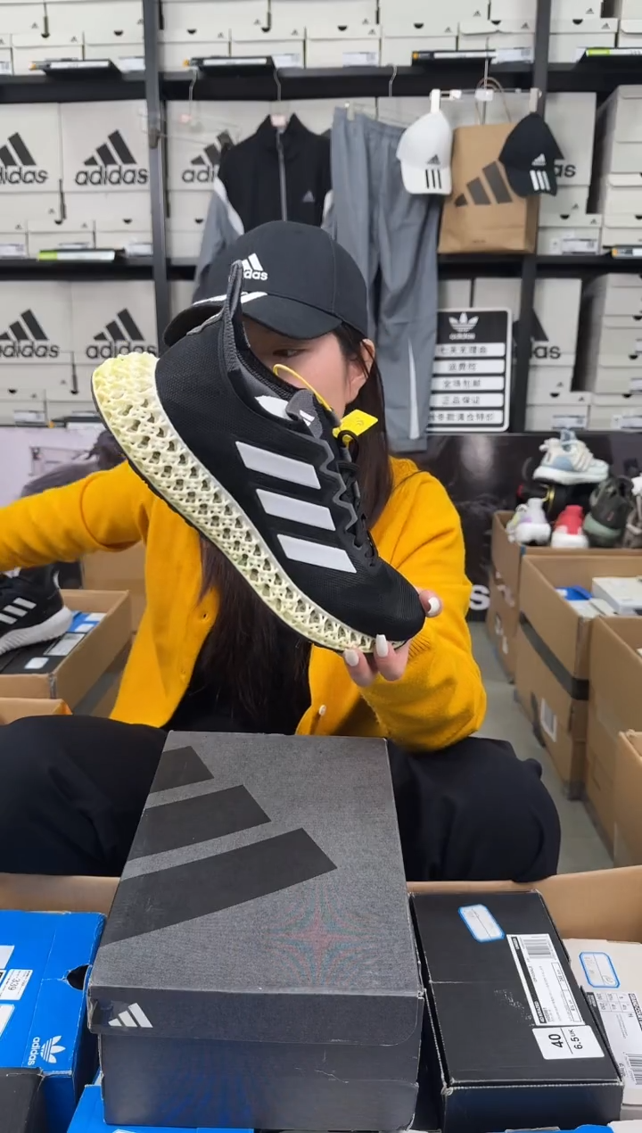 【闪购商品】40码 阿迪达斯跑步鞋 假一赔十