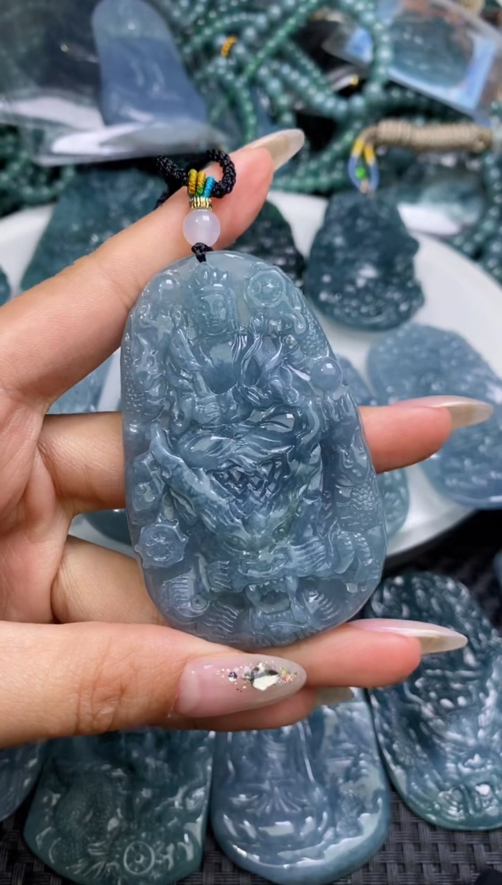 【闪购商品】翡翠颈饰未镶嵌          
