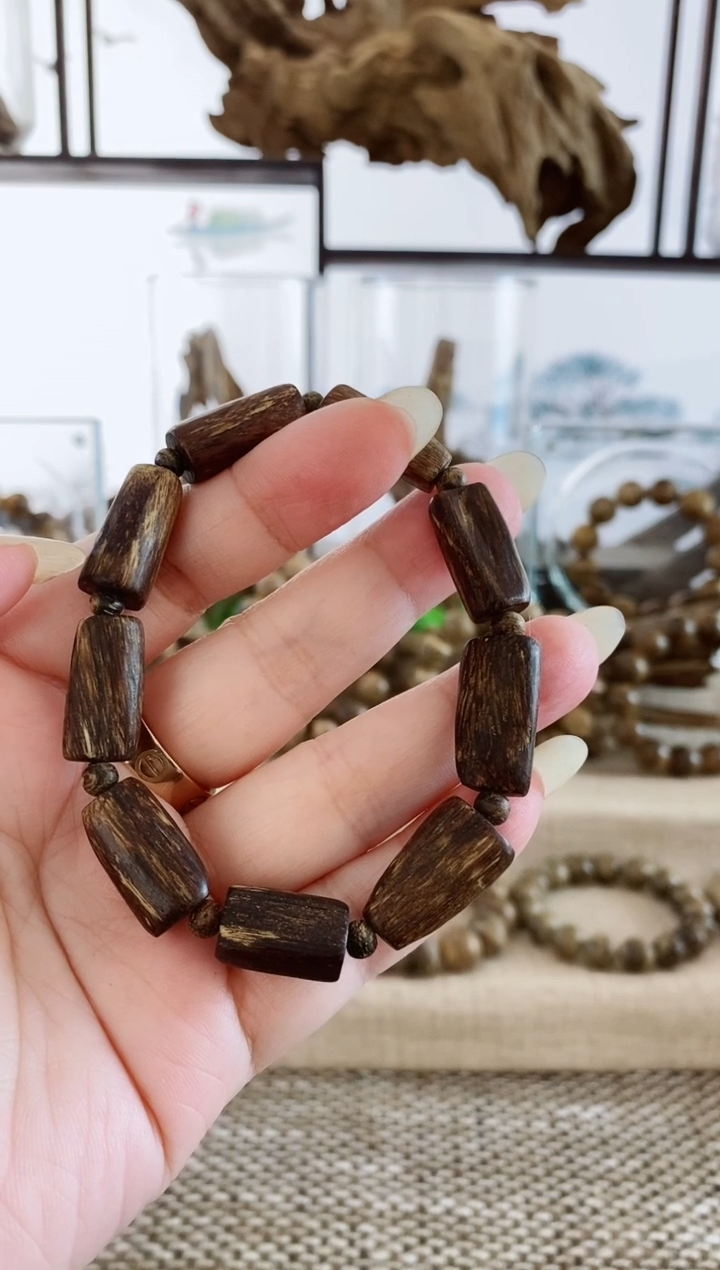 沉香手串正区达拉干沉水随形单圈13.59克