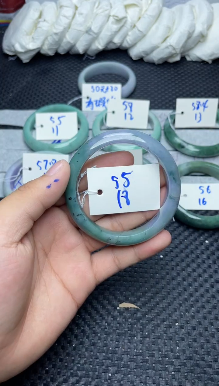 未镶嵌手镯翡翠18