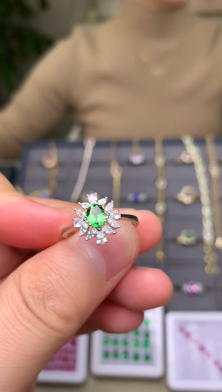 银S925镶嵌戒指石榴石（沙弗莱）戒指