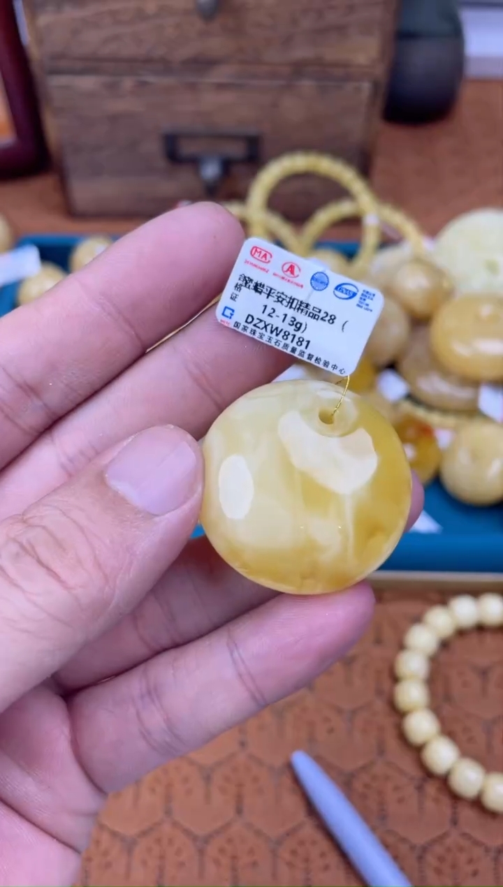 【闪购商品】琥珀裸石未镶嵌  DZWY8181多样性发其中一件