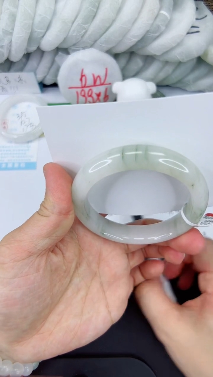 【闪购商品】石英质玉手镯未镶嵌396-57.6