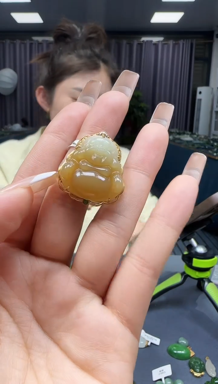 【闪购商品】和田玉挂件18K金镶嵌1