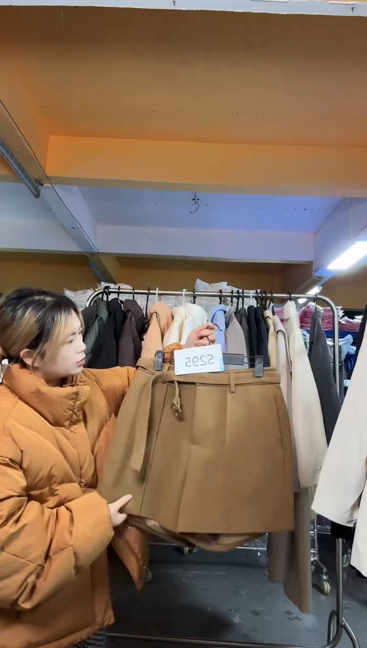 S295咖色毛呢半裙L码