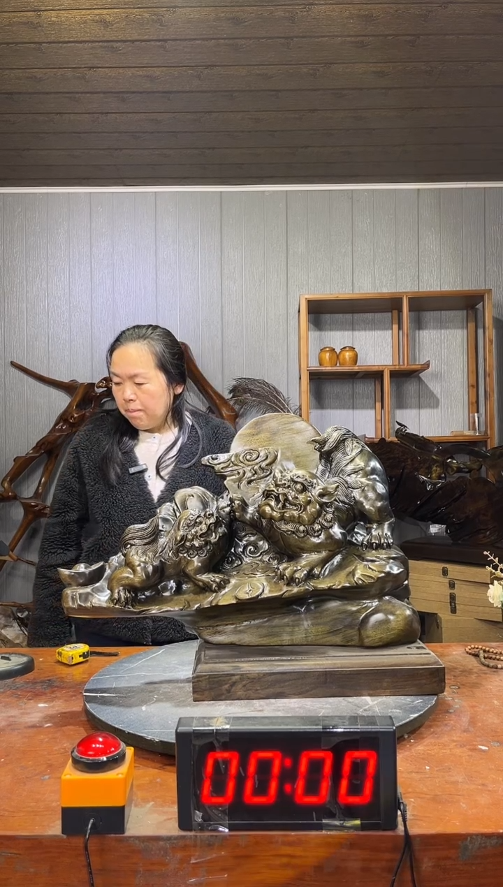 金丝楠乐*烟阴沉木狮子摆件