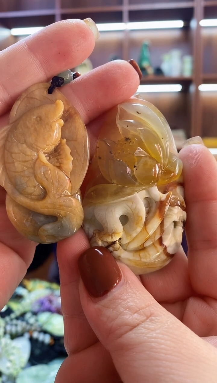 未镶嵌蛇纹石玉吊坠 