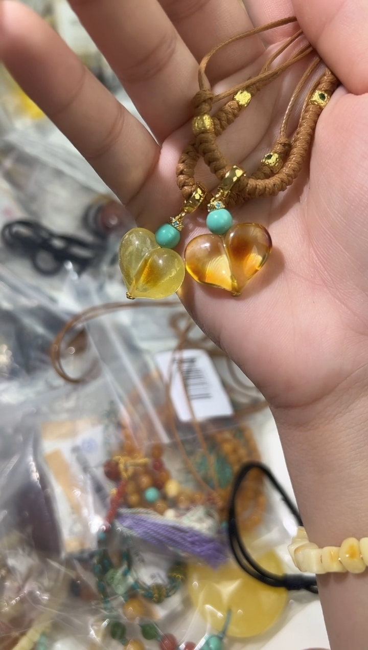 裸石琥珀未镶嵌天然琥珀蜜蜡爱心吊坠多样性发一条