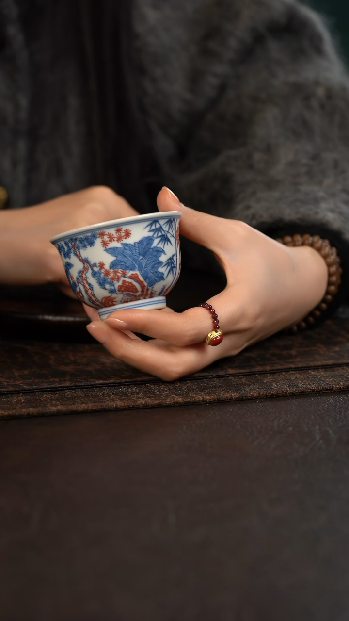 【闪购商品】杯贵红窑青花釉里红松竹梅撇口杯
