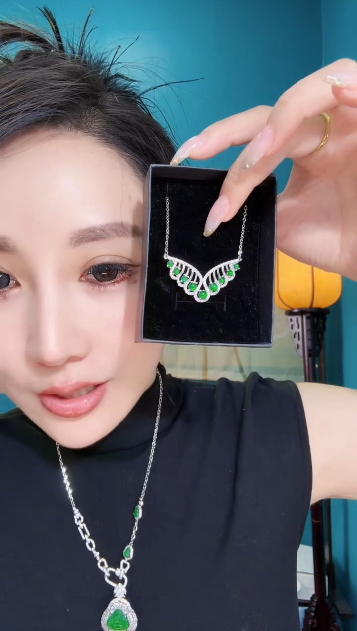 翡翠未镶嵌颈饰吊坠