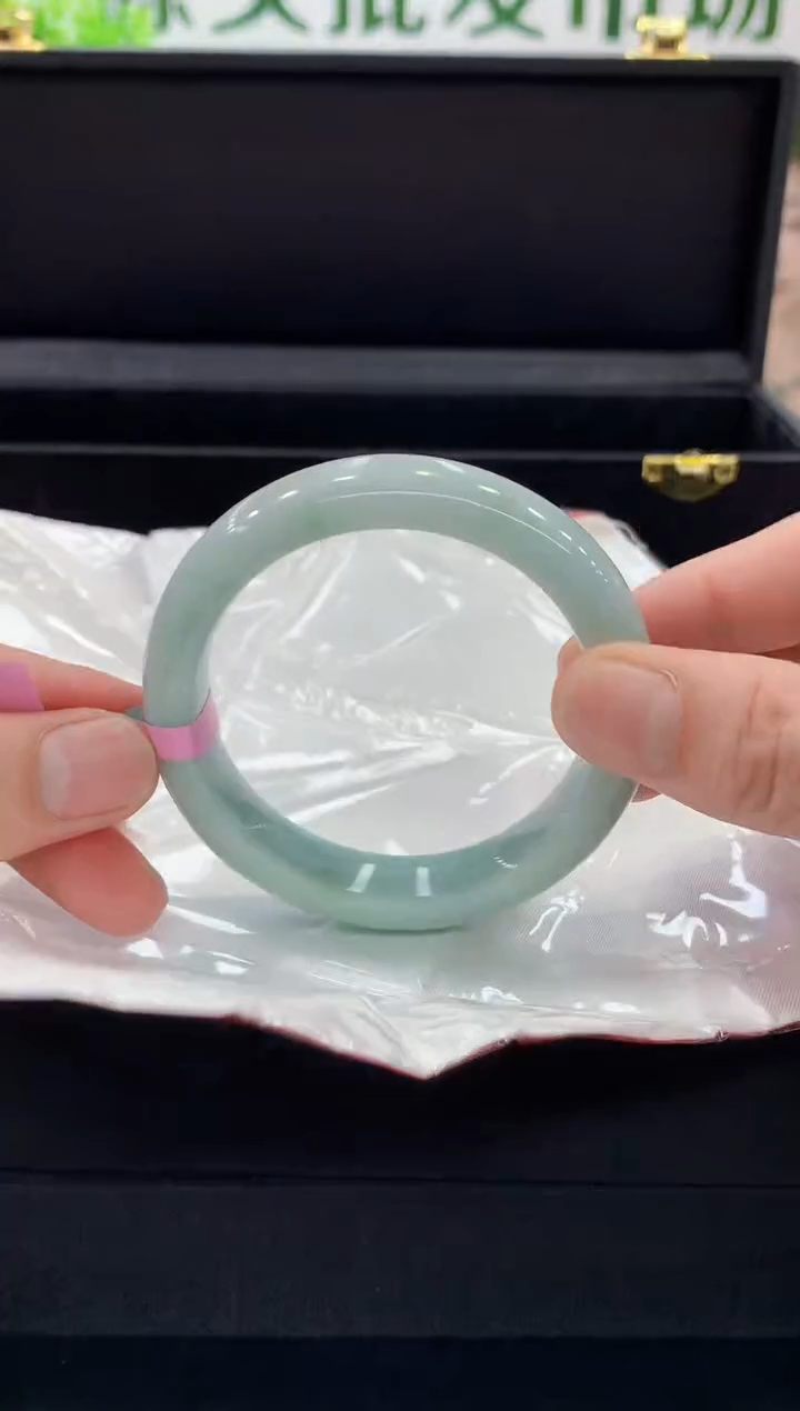 翡翠手镯未镶嵌手镯