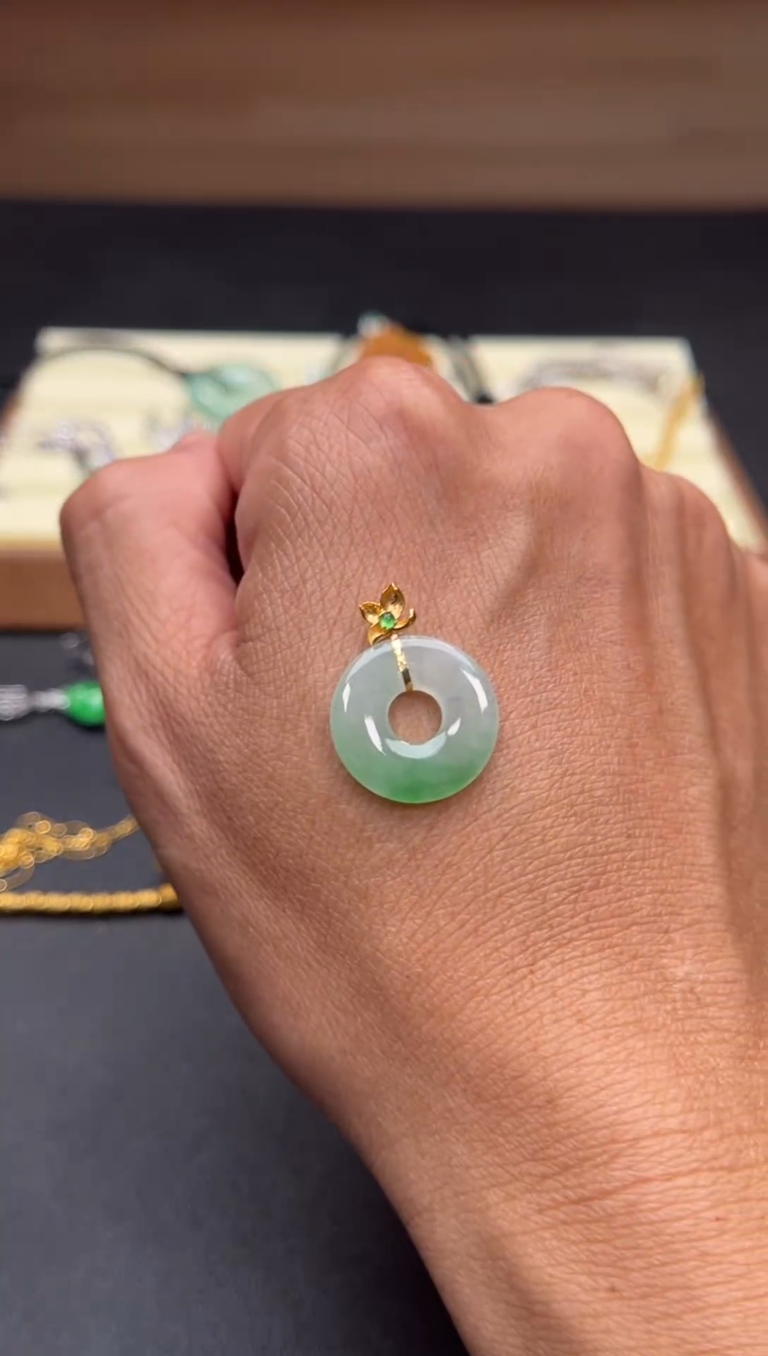 颈饰18K金镶嵌翡翠翡翠A货 闪购多样性