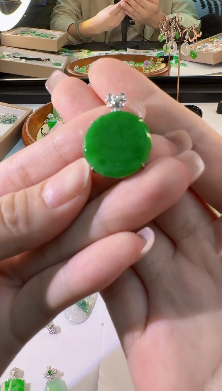 【闪购商品】翡翠18K金镶嵌颈饰缅甸翡翠A货吊坠