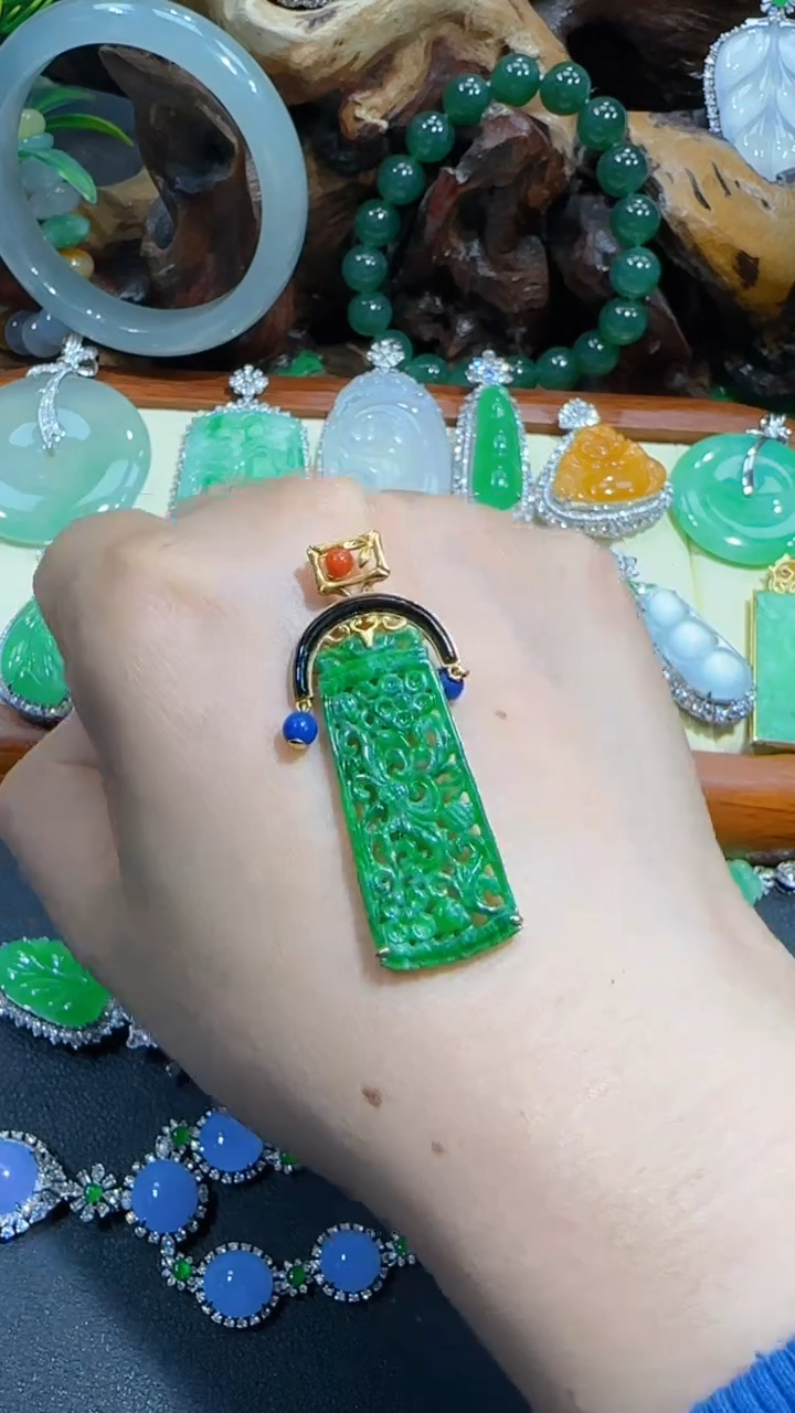 【闪购商品】翡翠吊坠(不含链)18K金镶嵌吊坠