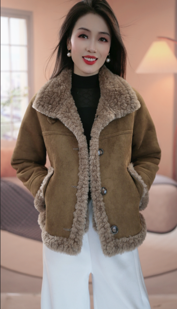 2025冬季新款百搭保暖翻领加绒加厚毛毛一体外套女