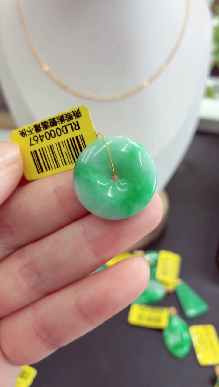 吊坠(不含链)未镶嵌翡翠挂件