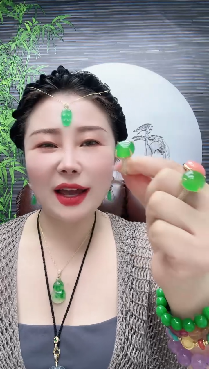 晴**李高货满绿葡萄肉戒指