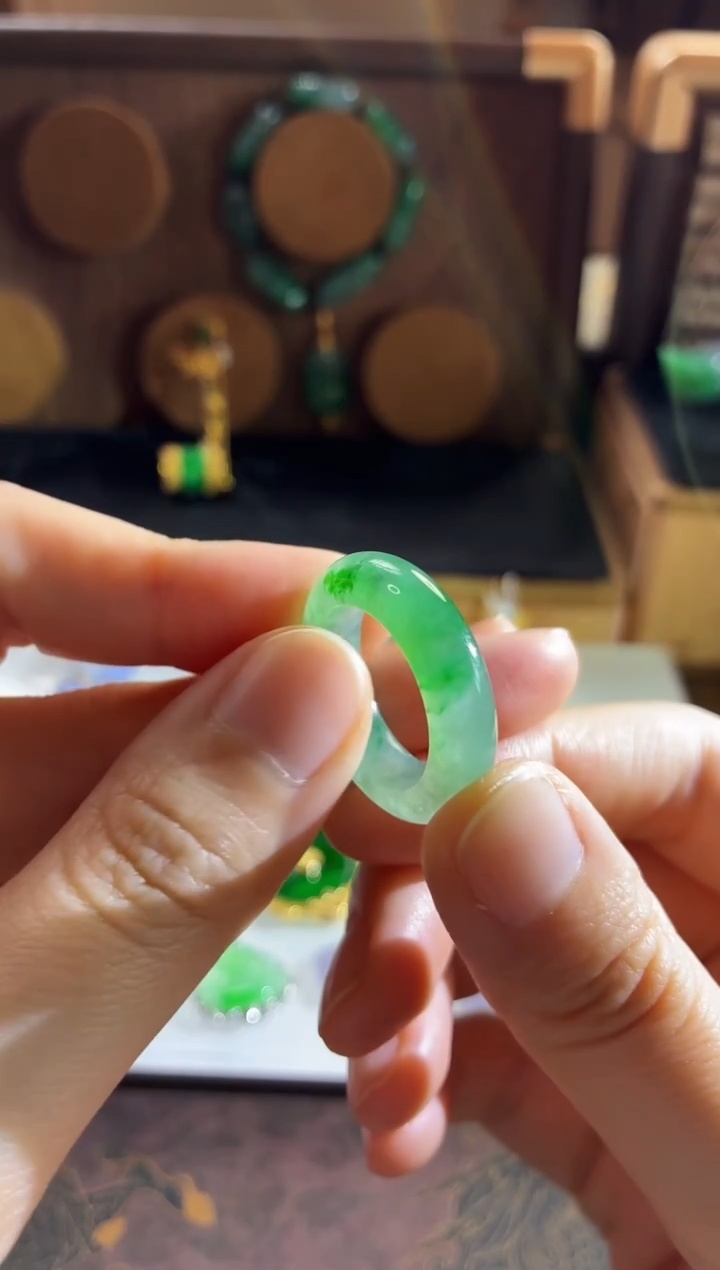 未镶嵌戒指翡翠手饰 16