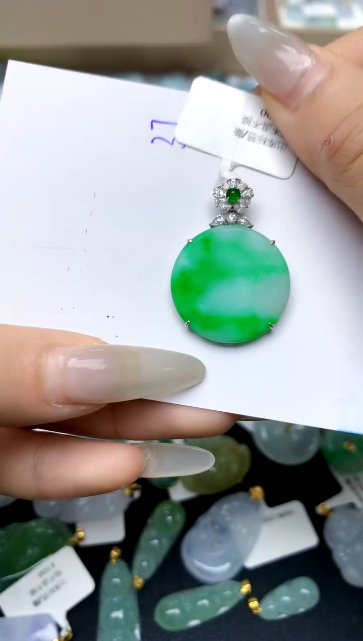 【闪购商品】翡翠颈饰18K金镶嵌天然A货翡翠