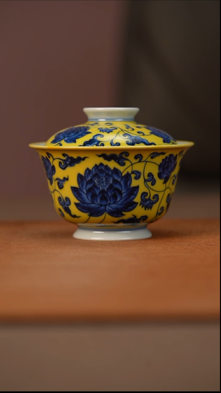 陶瓷又见春风青花黄地金刚佛莲盖碗