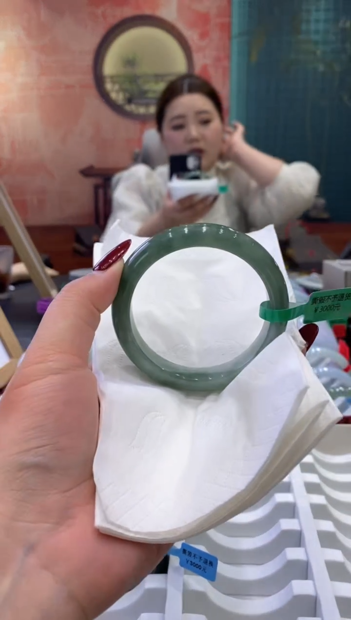 【闪购商品】翡翠手镯未镶嵌多人0010915