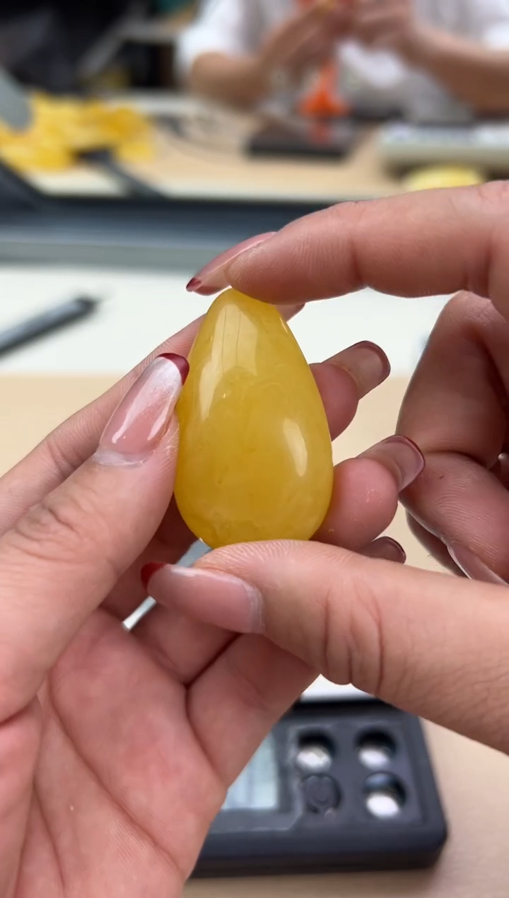 【闪购商品】琥珀裸石未镶嵌蜜蜡吊坠