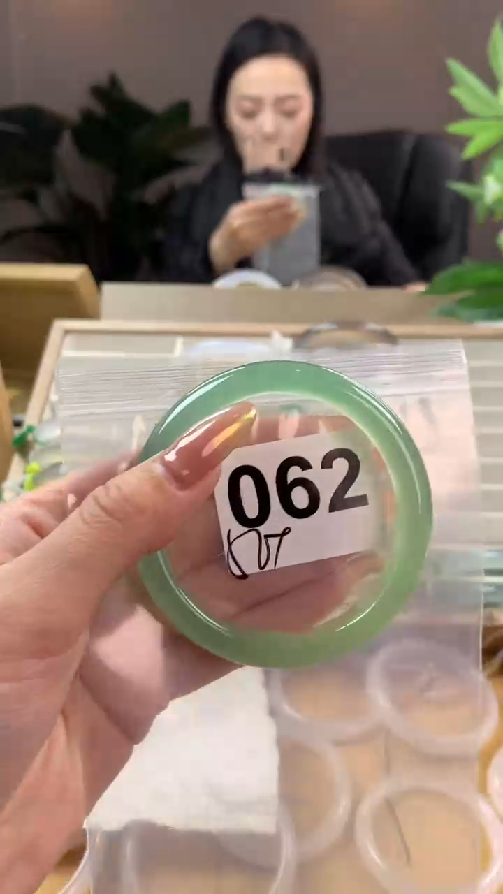 【闪购商品】玛瑙/玉髓手镯未镶嵌062