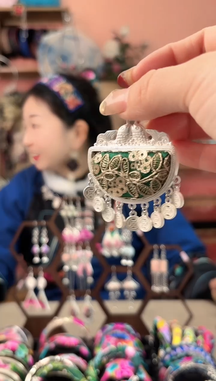 艺枝独绣手工饰品199