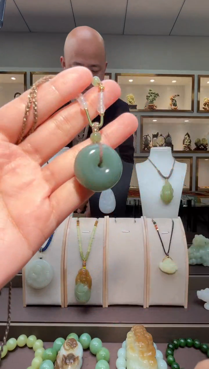 颈饰未镶嵌和田玉苏