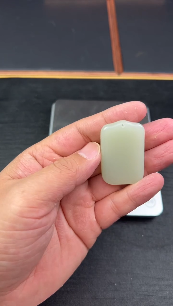 【闪购商品】和田玉吊坠(赠链)未镶嵌且末微色差迪克兰