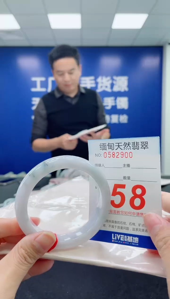 未镶嵌手镯翡翠天然翡翠手镯