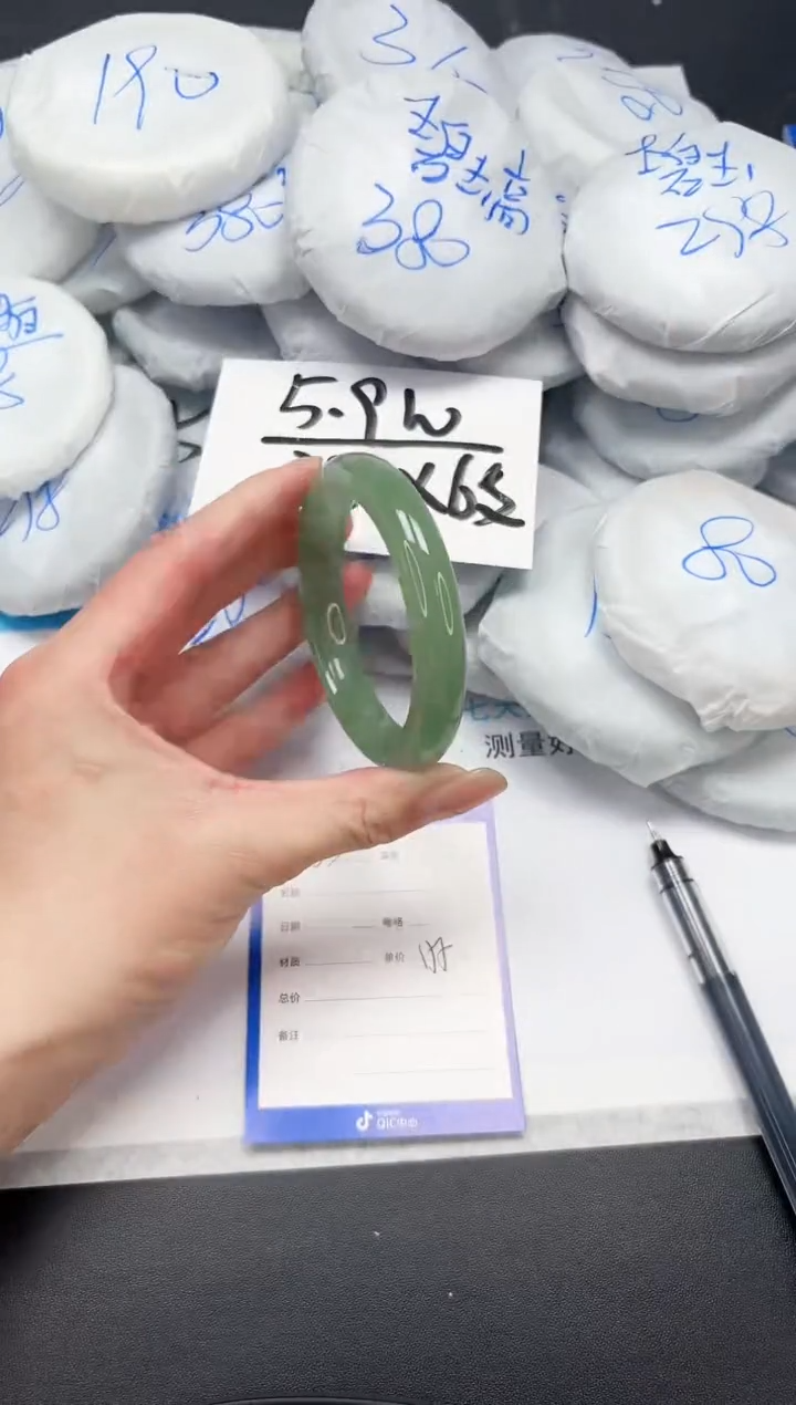 【闪购商品】石英质玉手镯未镶嵌163-56.9