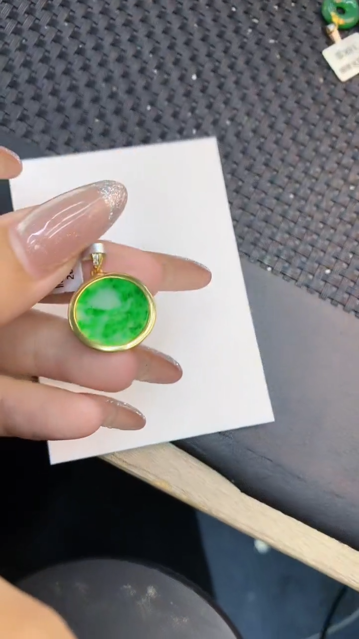 颈饰未镶嵌翡翠1