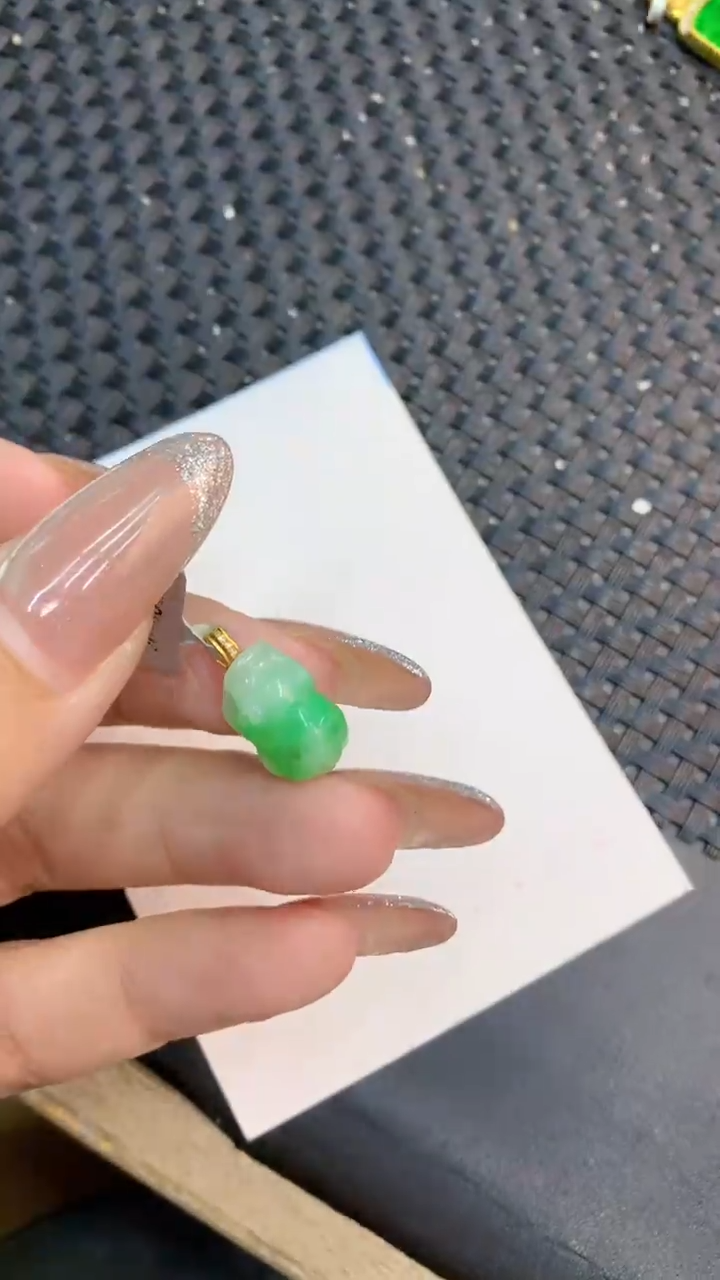 颈饰18K金镶嵌翡翠1