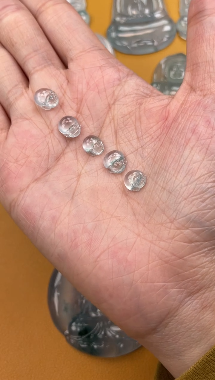 翡翠未镶嵌吊坠(不含链)金蟾一手