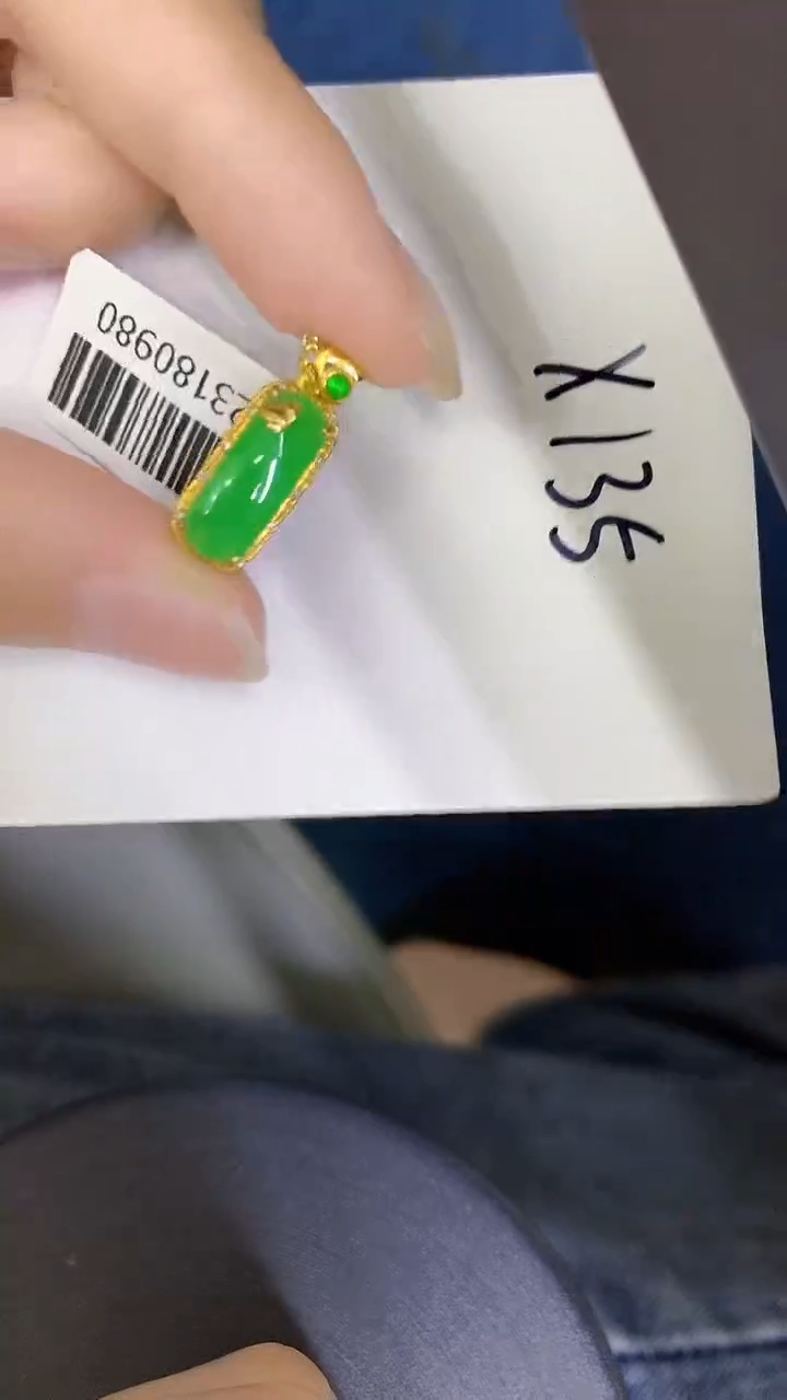 颈饰18K金镶嵌翡翠缅甸天然翡翠A货