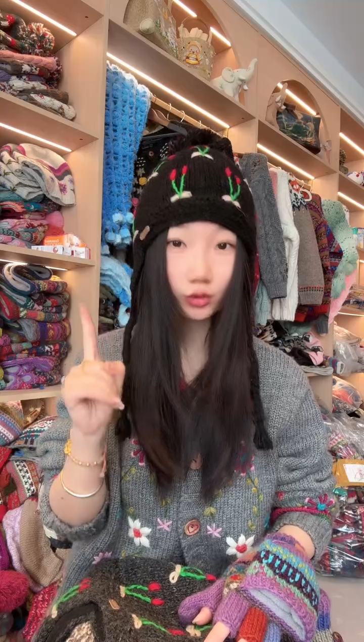 羊毛黑色樱桃护耳