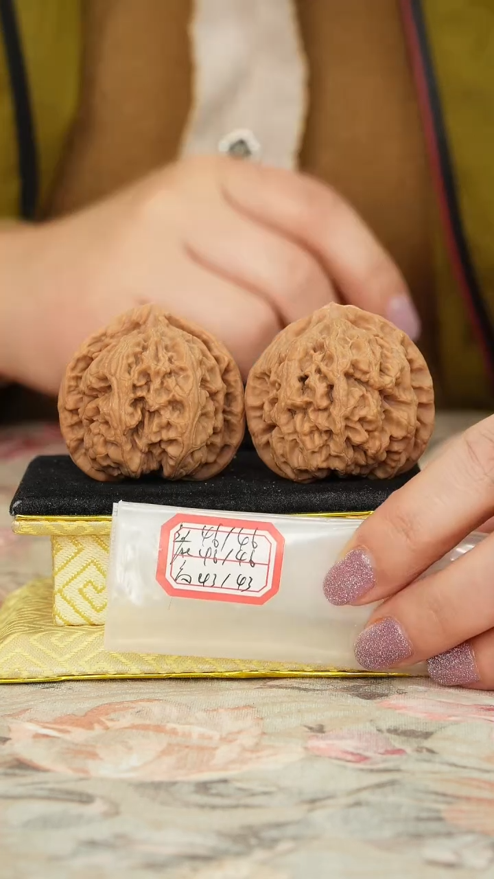 【闪购商品】文玩核桃把件非嫁接大粗筋微修