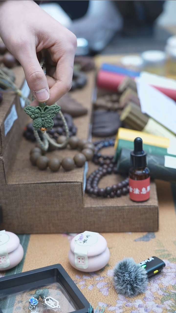 【闪购商品】泥塑绿某神蝴蝶牌118+耳环