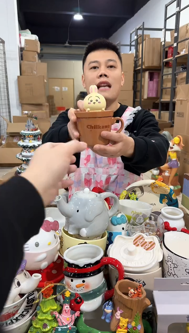 瓷片原盒乌萨奇带盖杯