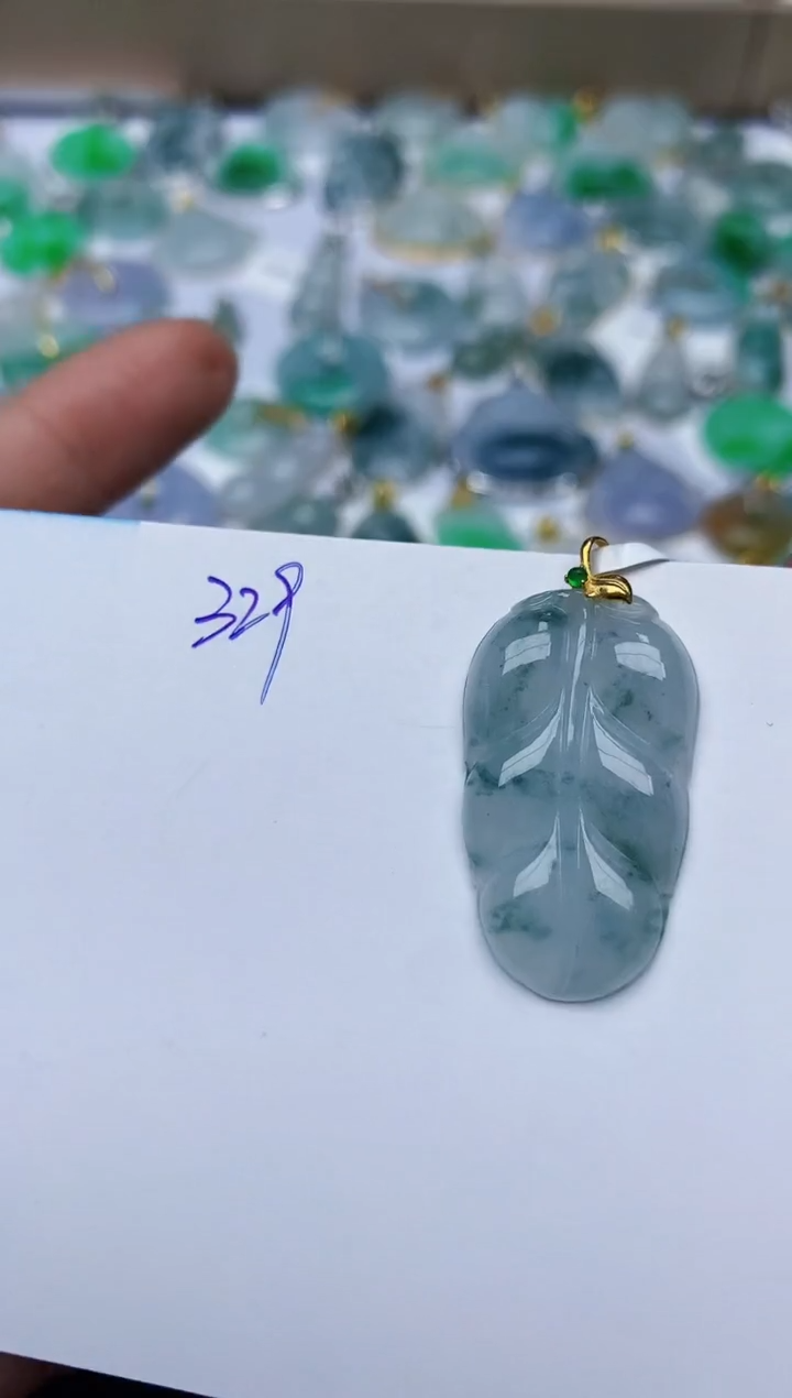 【闪购商品】翡翠颈饰18K金镶嵌天然翡翠A货   