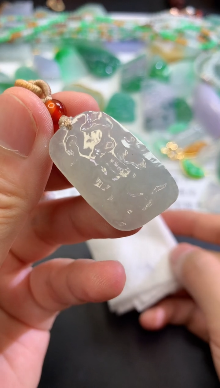 翡翠未镶嵌颈饰  
