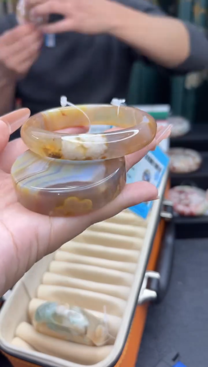 【闪购商品】石英质玉手镯未镶嵌684（56圈赠送镯心）