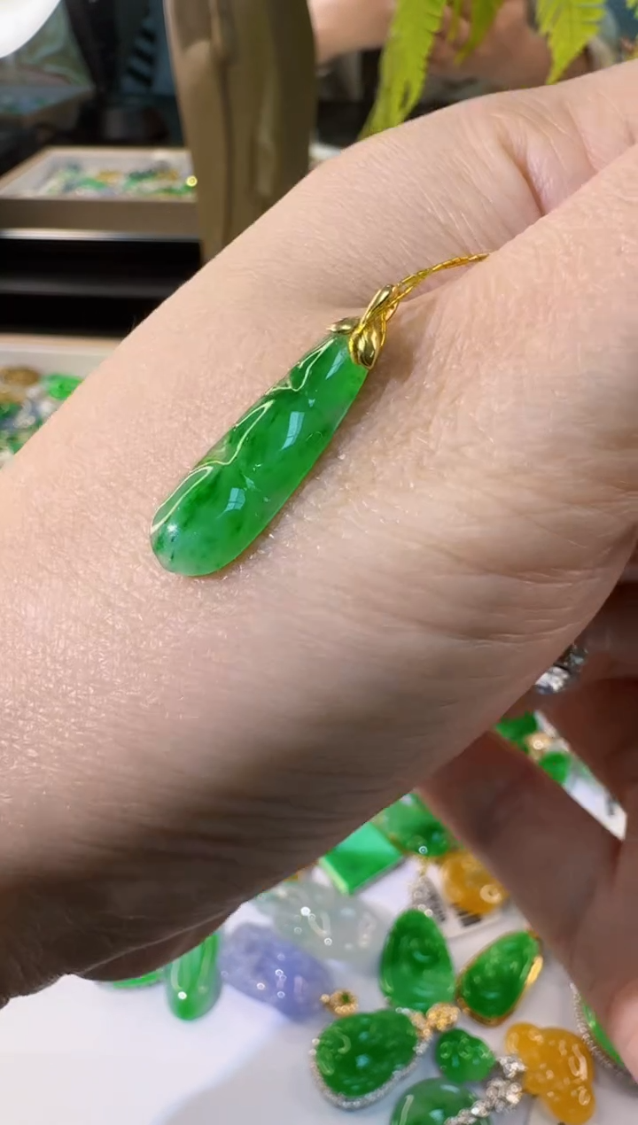 【闪购商品】翡翠吊坠(不含链)18K金镶嵌缅甸翡翠A货吊坠