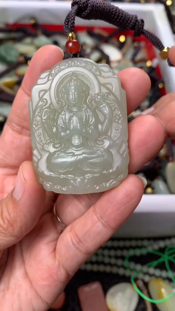 【闪购商品】和田玉颈饰未镶嵌多样性发货没有证书.拍一发一，有瑕