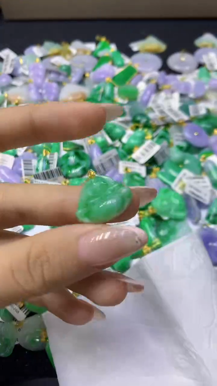 颈饰18K金镶嵌翡翠天然缅甸翡翠A货