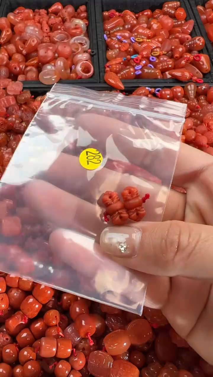 【闪购商品】南红玛瑙颈饰未镶嵌1