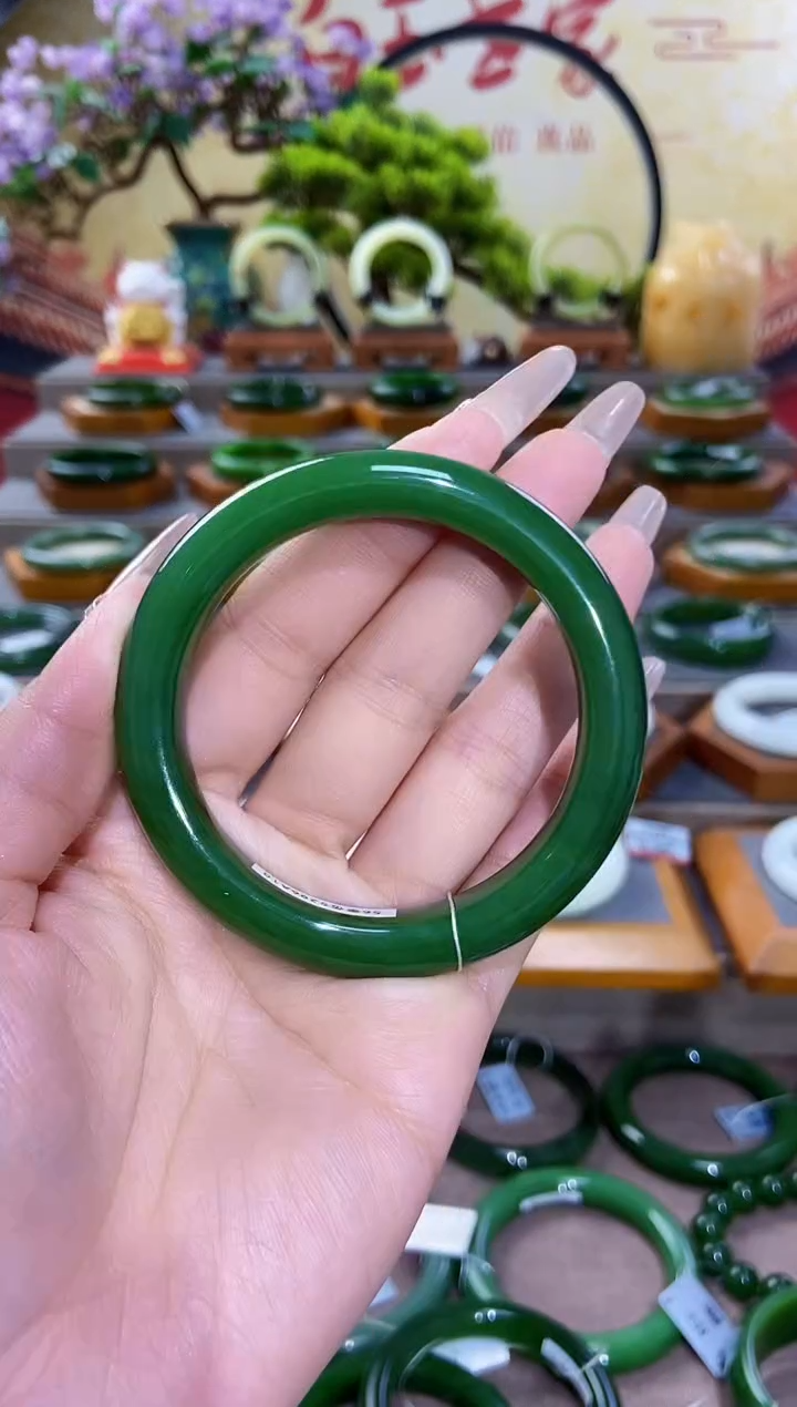 【闪购商品】和田玉手镯未镶嵌俄罗斯老坑碧玉手镯56
